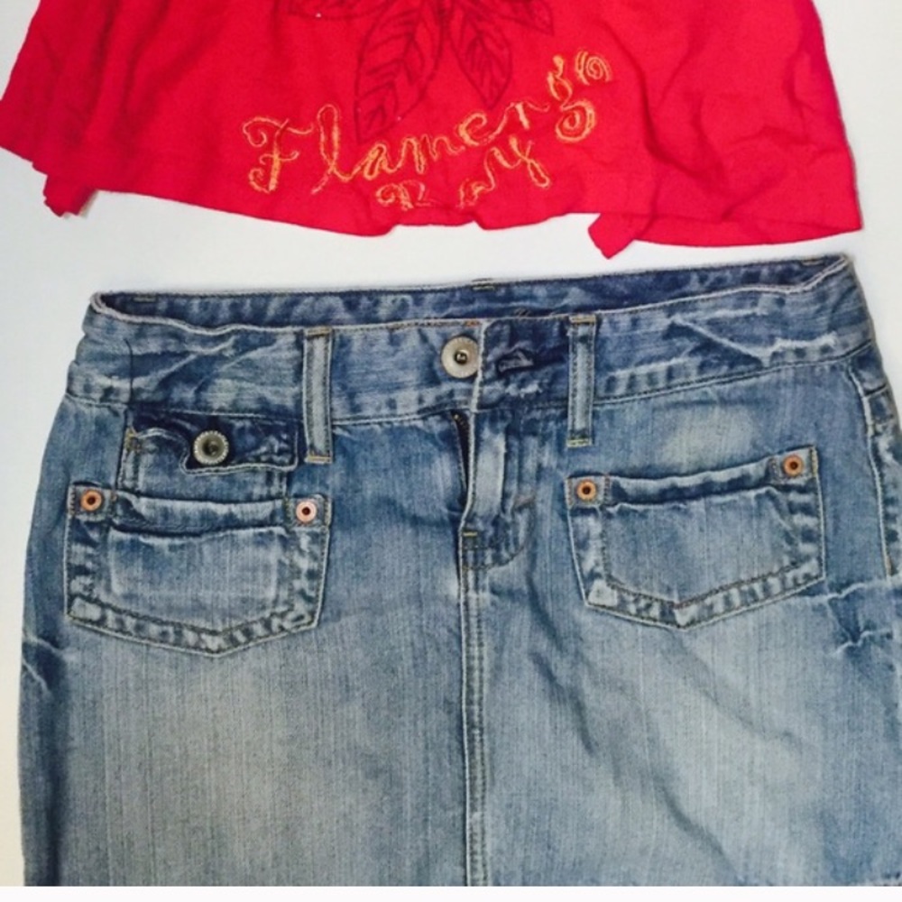 🔴 American eagle faded looking denim skirt.
